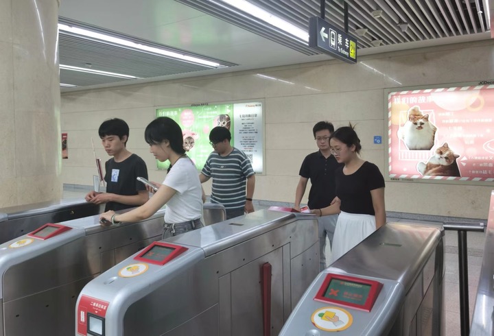 二季度我国银行办理非现金支付1308