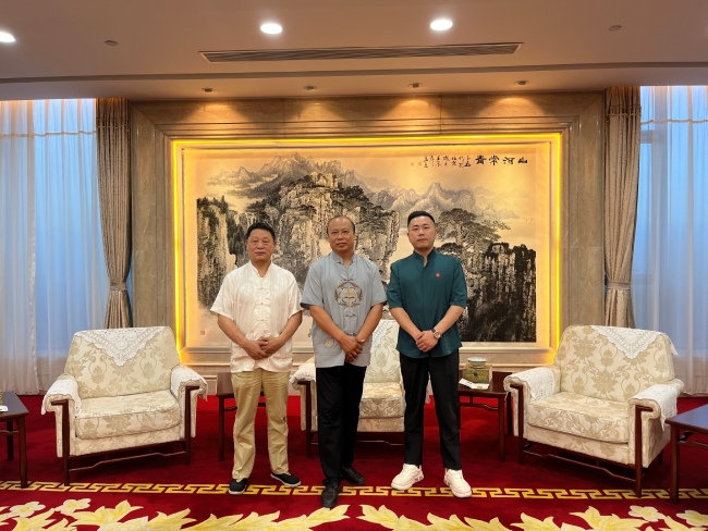 宫辰获全球独家授权,王天缘作品展在全