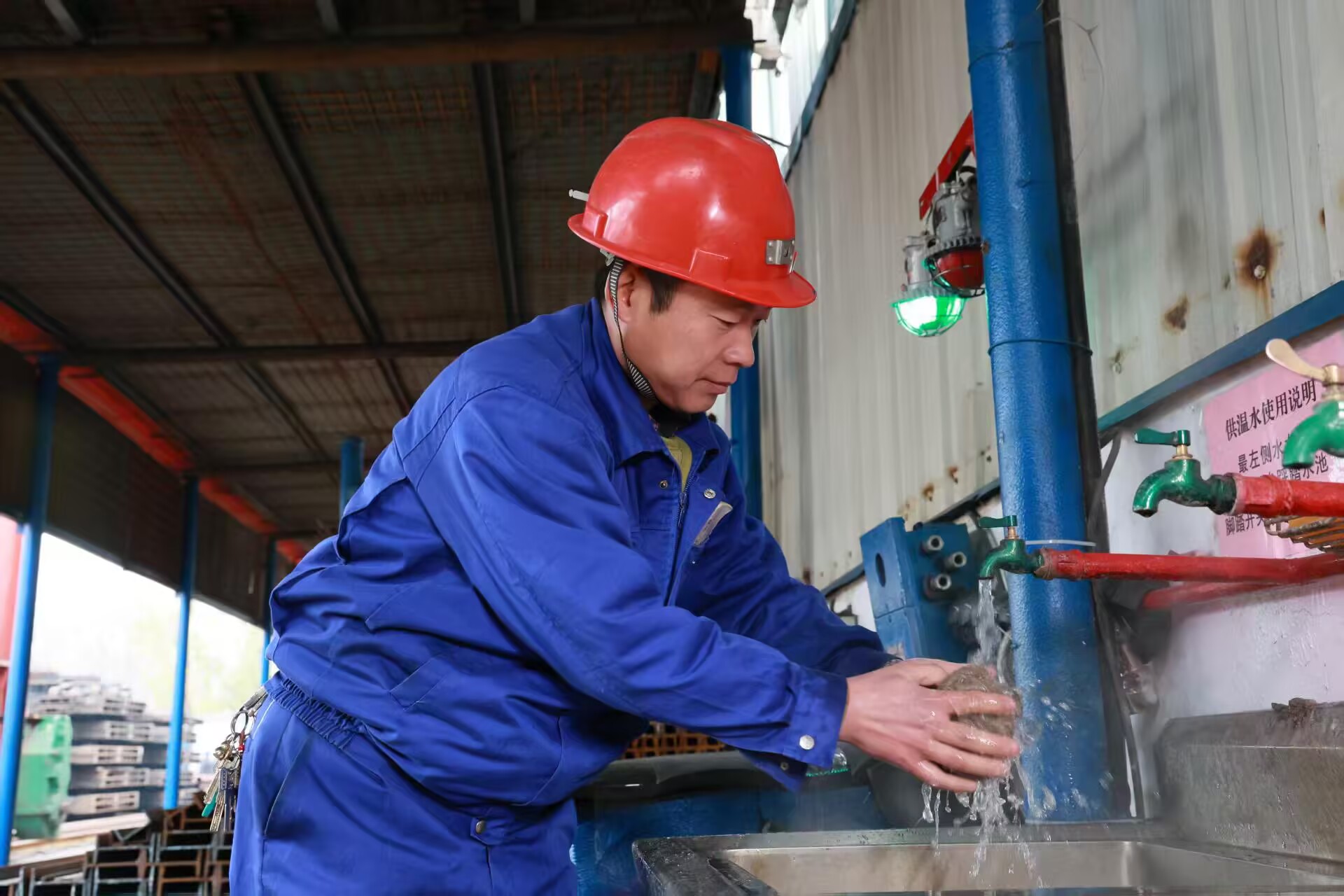 “再也不用冰水洗手了！” 梧桐庄矿职