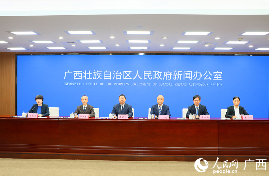 新闻发布会现场。人民网记者 付华周摄